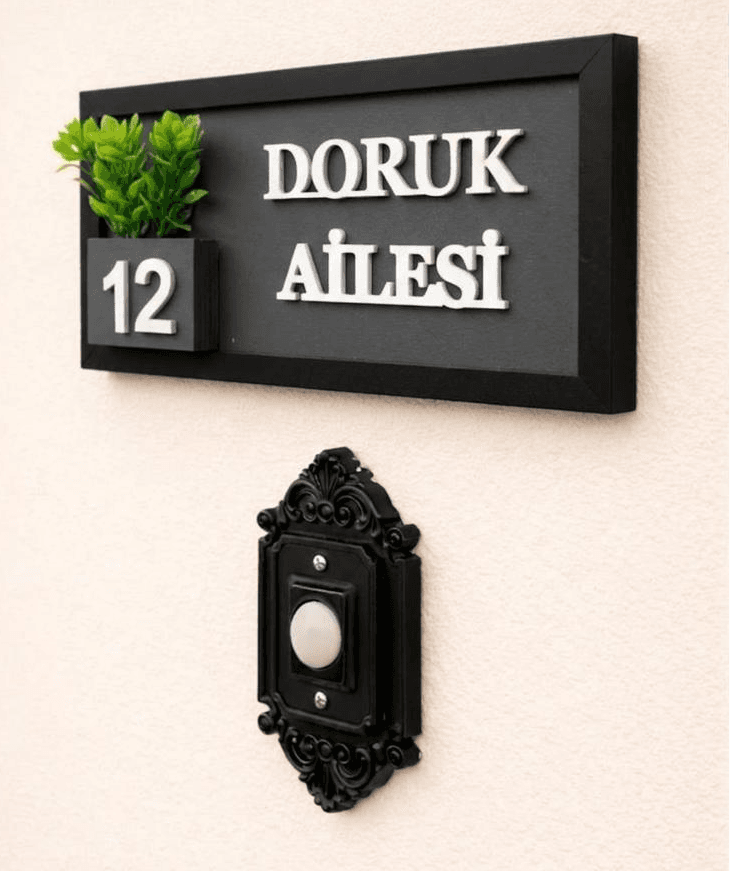 Klasik Ahşap İsimlik - Bitki Detaylı (Siyah)